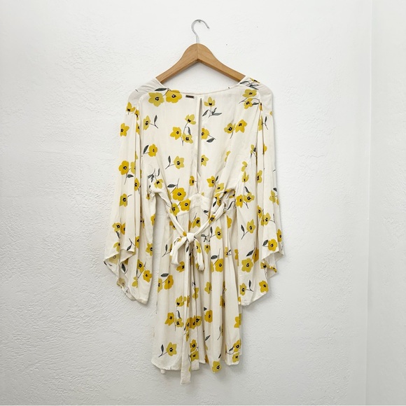 Billabong “Relax on High” Kimono Sleeve Yellow Floral Wrap Dress Size Medium - Picture 10 of 16